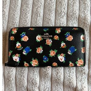Coach Accordion Zip Wallet in Tea Rose Floral Print (style F57649).